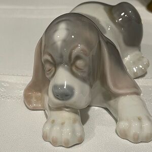 Lladro Retired Sleepy Beagle Puppy